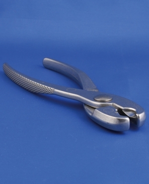 Removal pliers, for 13mm standard caps